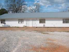 featured image of Apt #7 Sorority Hill 610 Elm Street