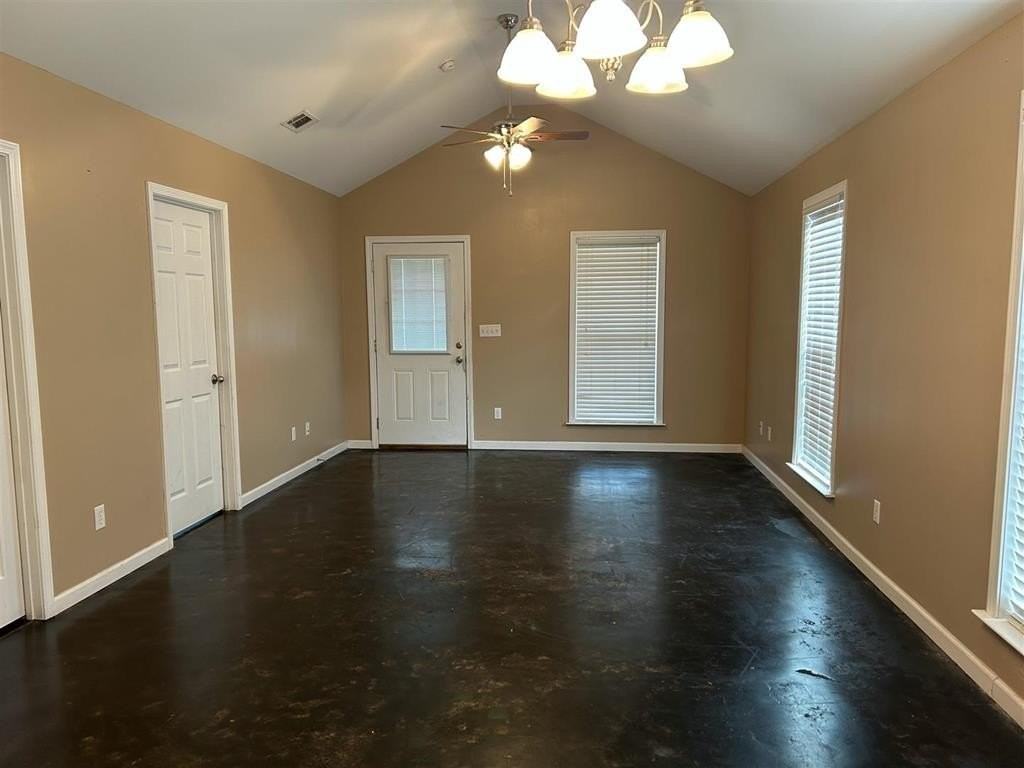 1126 Willow St - Photo 2 of 11