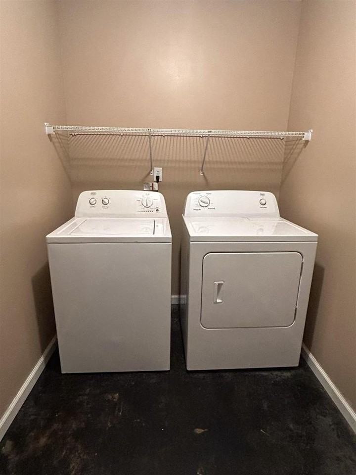 1126 Willow St - Photo 7 of 11