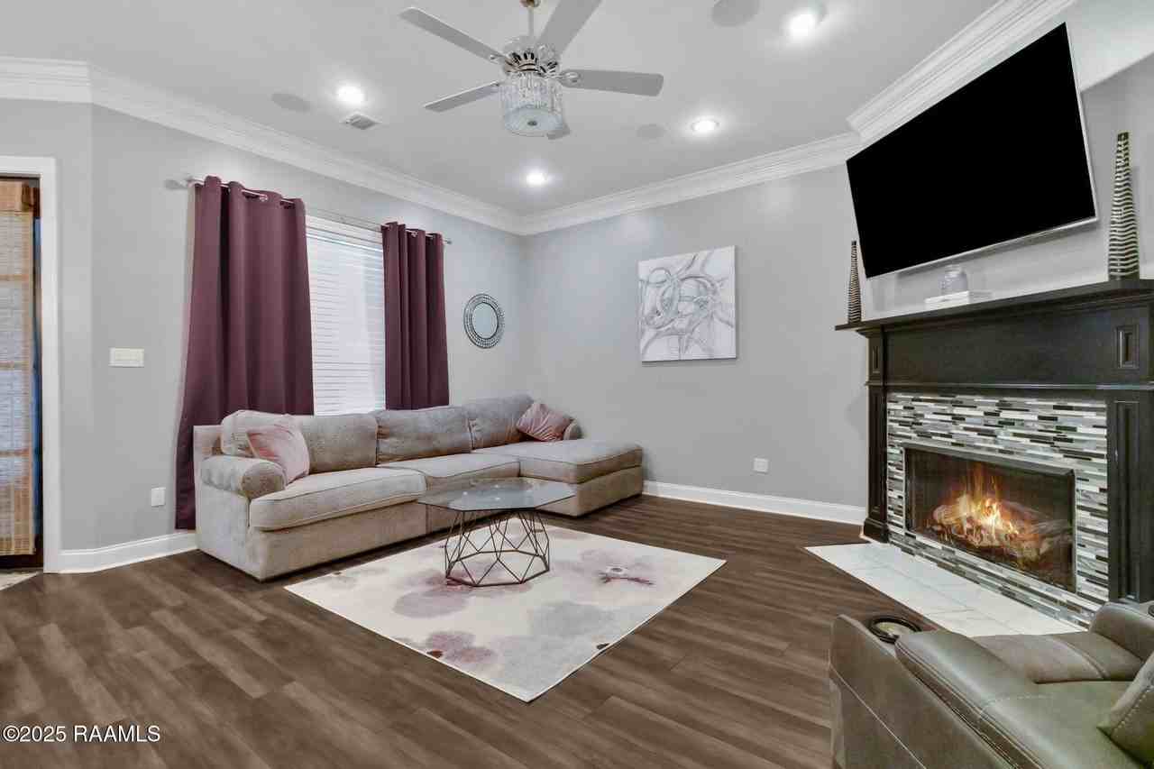 205 Lo Saab Cv - Photo 4 of 21