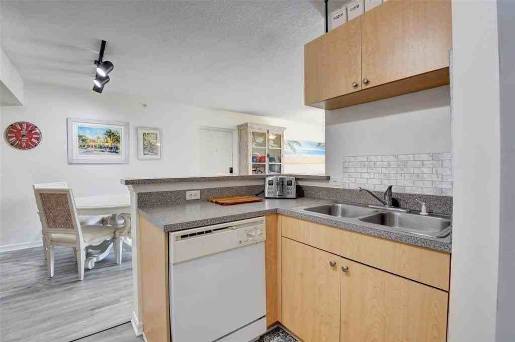 704 Villa Cir #704 - Photo 5 of 40