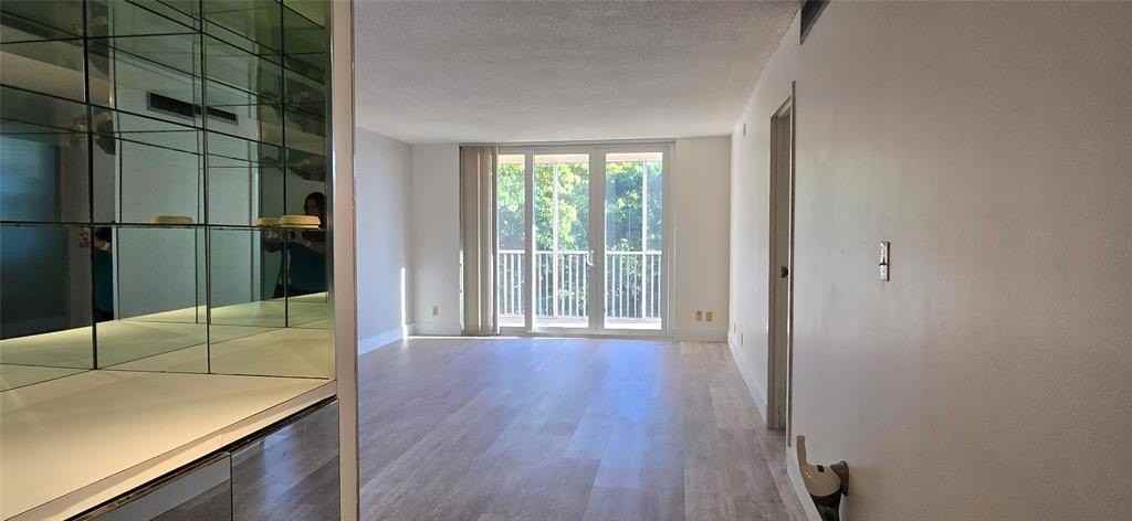 250 Jacaranda Dr #604 - Photo 4 of 23