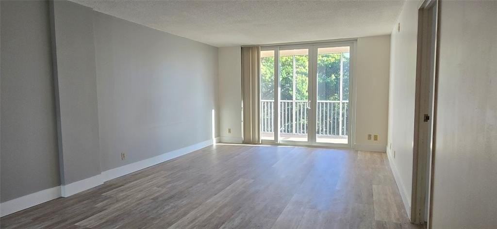 250 Jacaranda Dr #604 - Photo 7 of 23