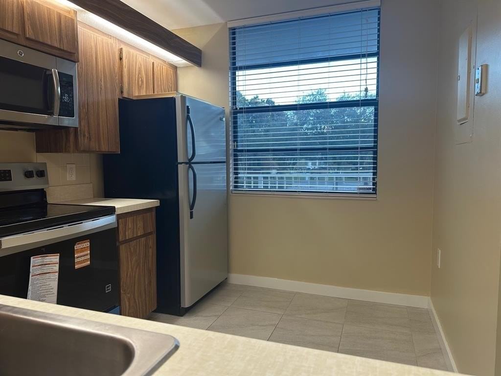 1717 Whitehall Dr #201 - Photo 5 of 28