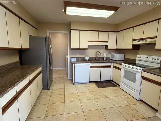 6670 Maple Lakes Dr - Photo 7 of 32
