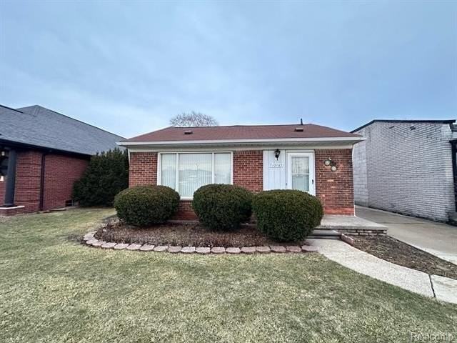 17157 Fort St - Photo 2 of 24