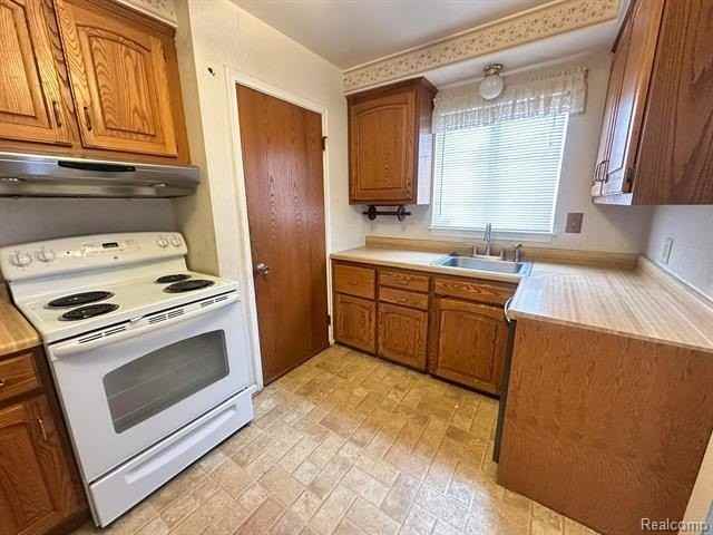 17157 Fort St - Photo 6 of 24