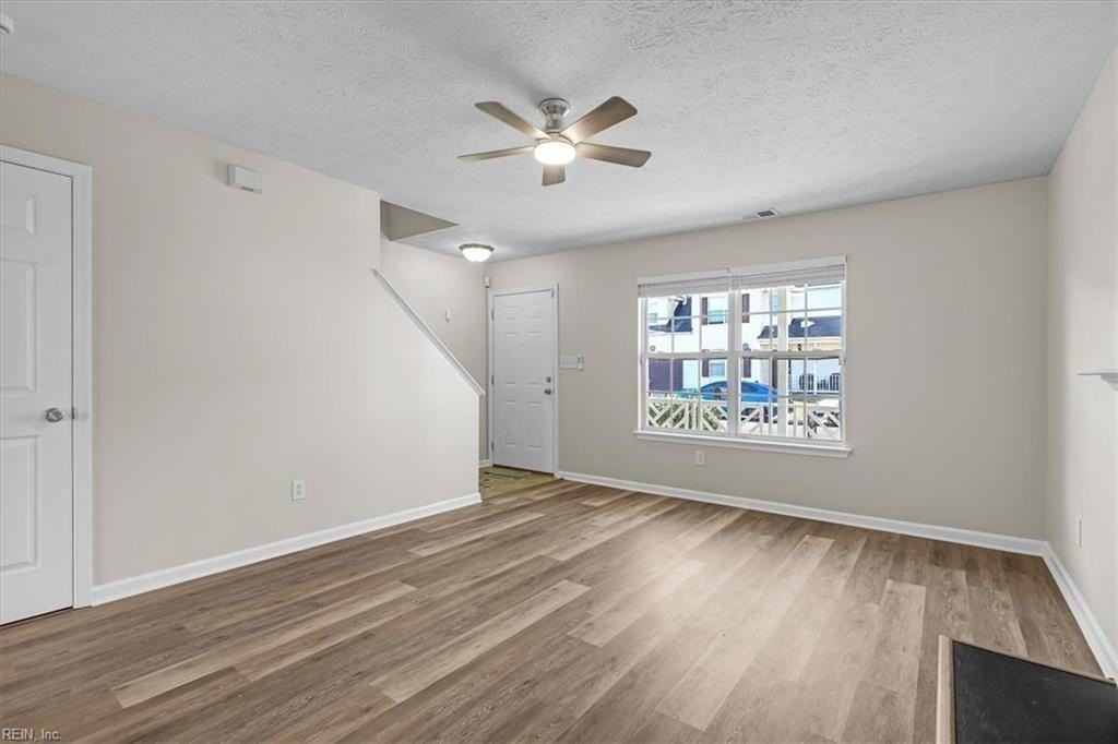 106 Leeds Way - Photo 4 of 42