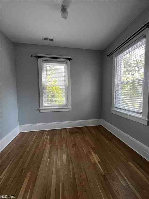 218 E 42nd St #2 - Photo 4 of 24