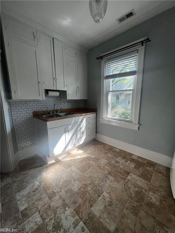 218 E 42nd St #2 - Photo 5 of 24