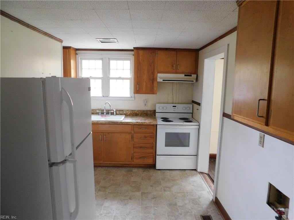 8501 Wrenns Mill Rd - Photo 4 of 9