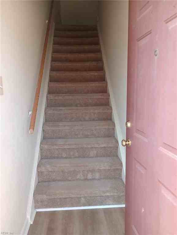 2237 Pine Shore Ct - Photo 2 of 10