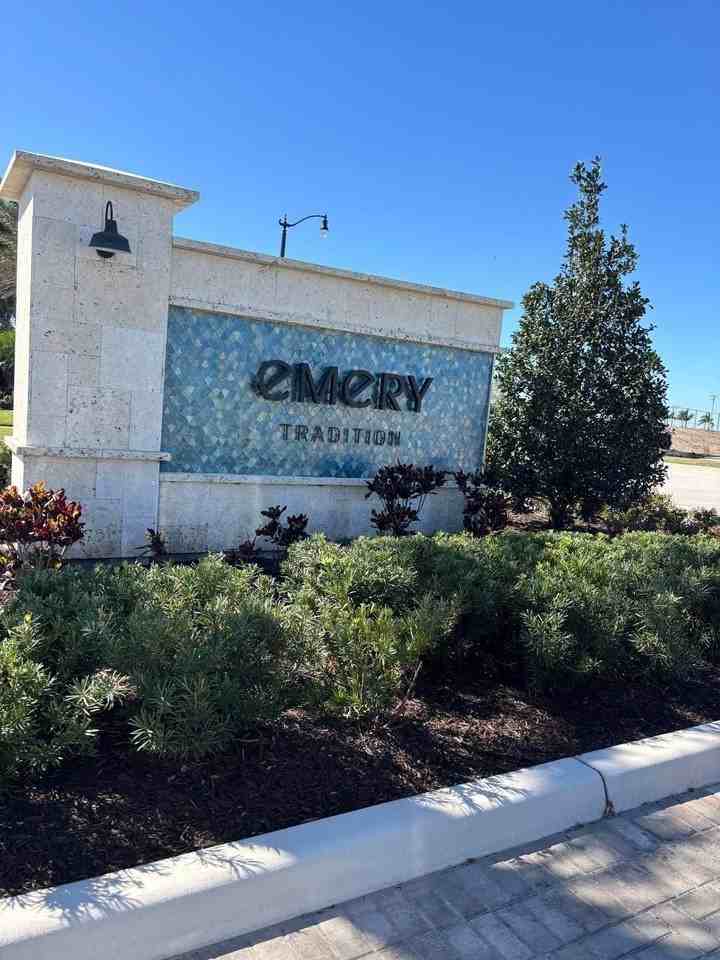 10717 Sw Gloriana St - Photo 2 of 20