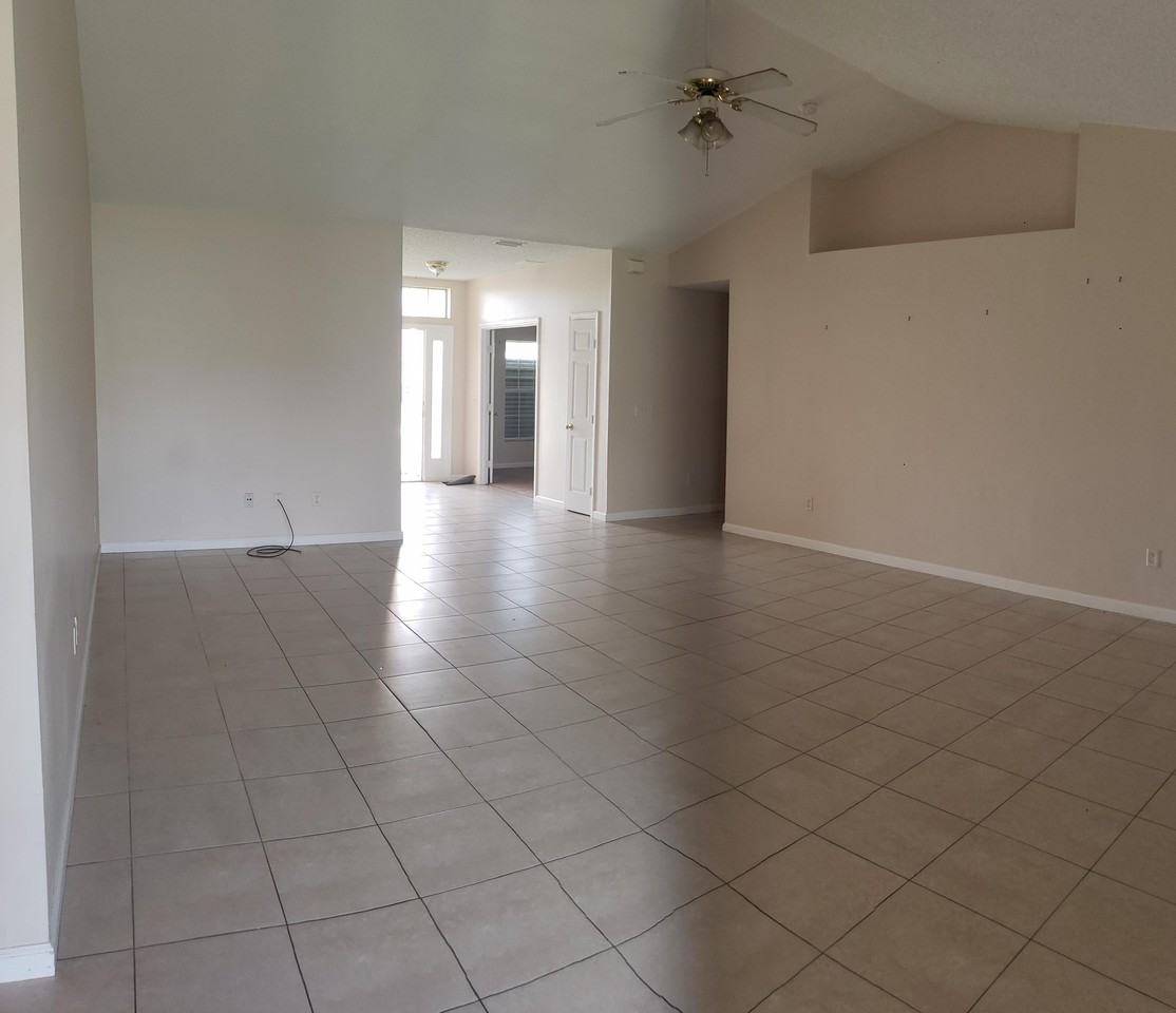 529 Sw Baoy Ave - Photo 6 of 9