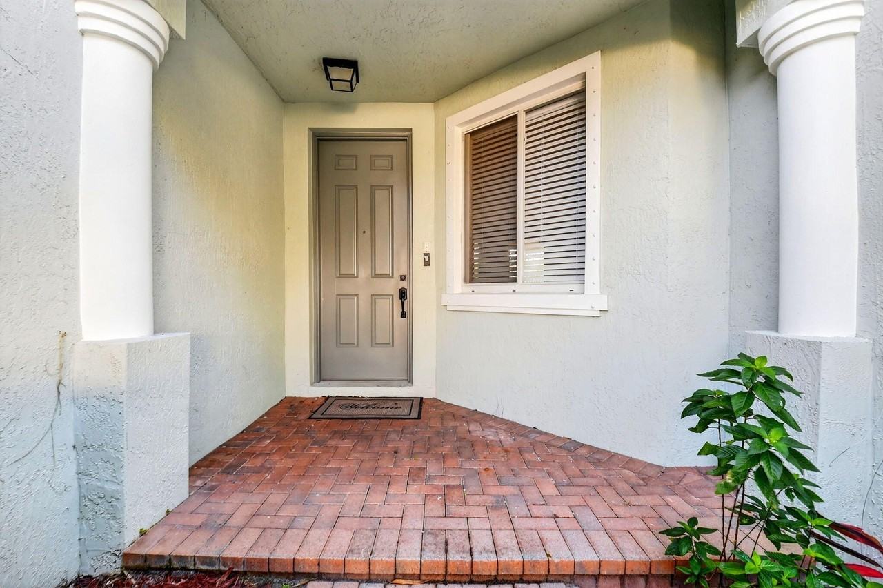 2138 Oakmont Dr - Photo 4 of 50