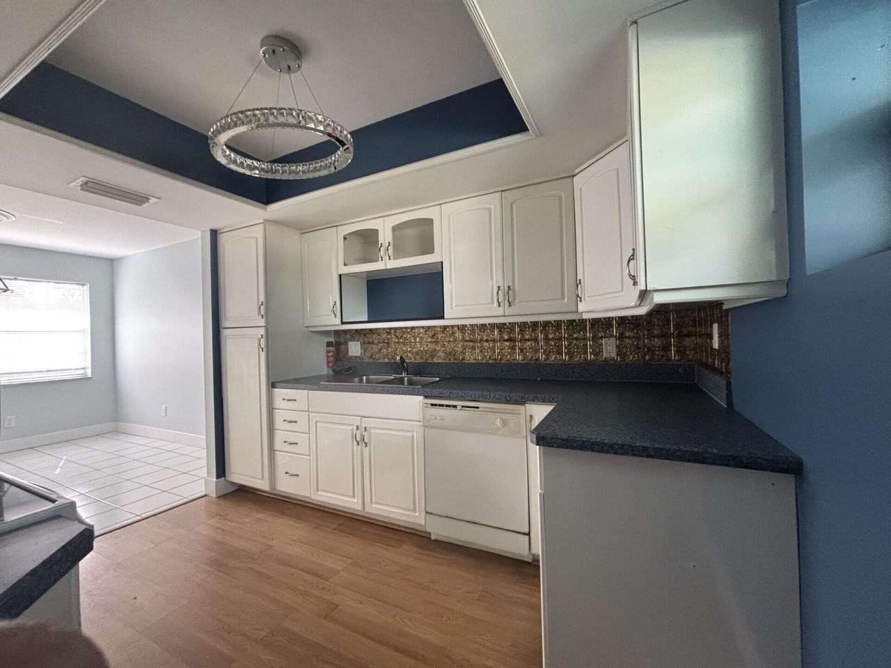 1160 Se 12th St - Photo 2 of 25