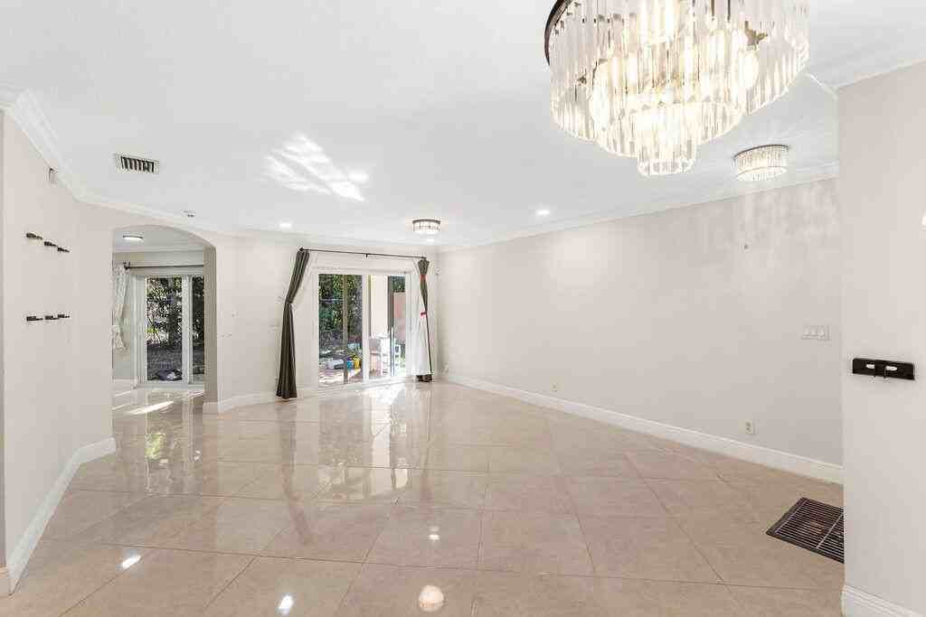 6384 Adriatic Way - Photo 7 of 32