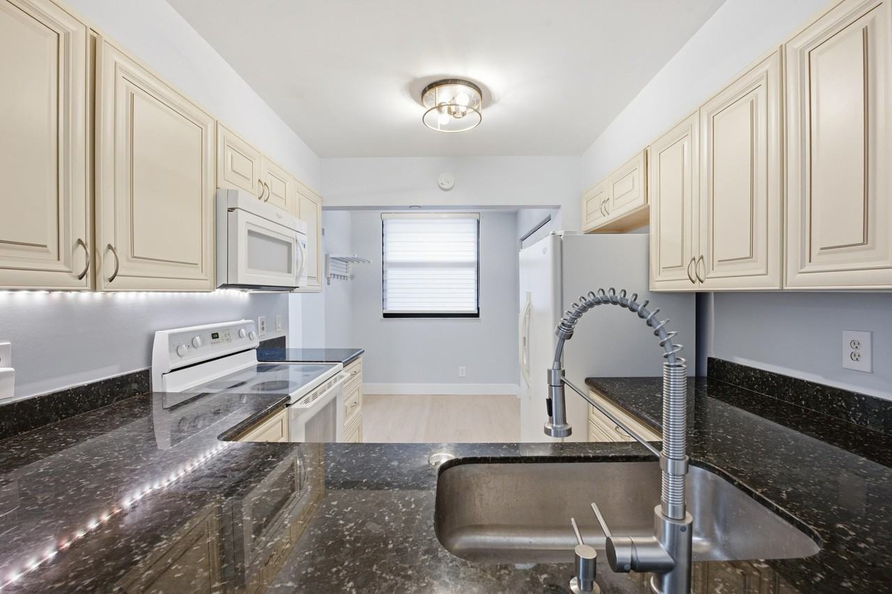 2070 Homewood Blvd #3150 - Photo 6 of 32