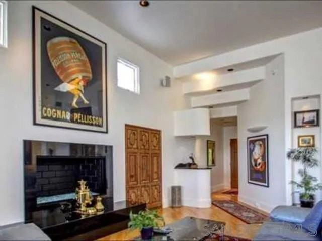 1811 Guy St - Photo 2 of 2