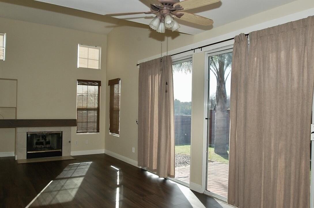 106 W Shoshone St - Photo 3 of 20