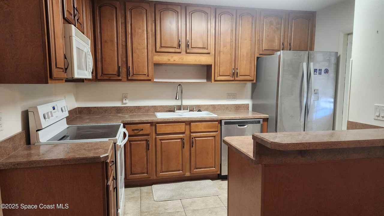 2816 Manor Dr Ne - Photo 2 of 15