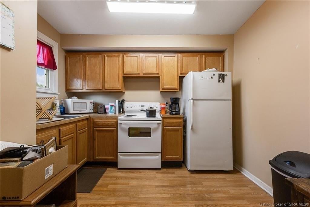 1945 Indiana Ave - Photo 2 of 12