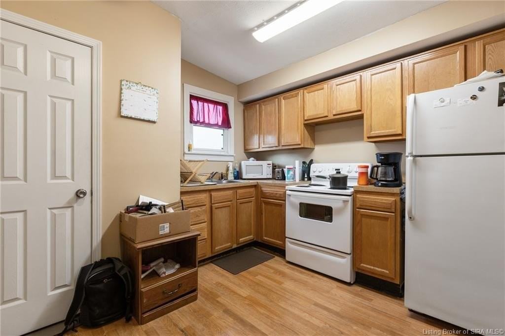 1945 Indiana Ave - Photo 3 of 12