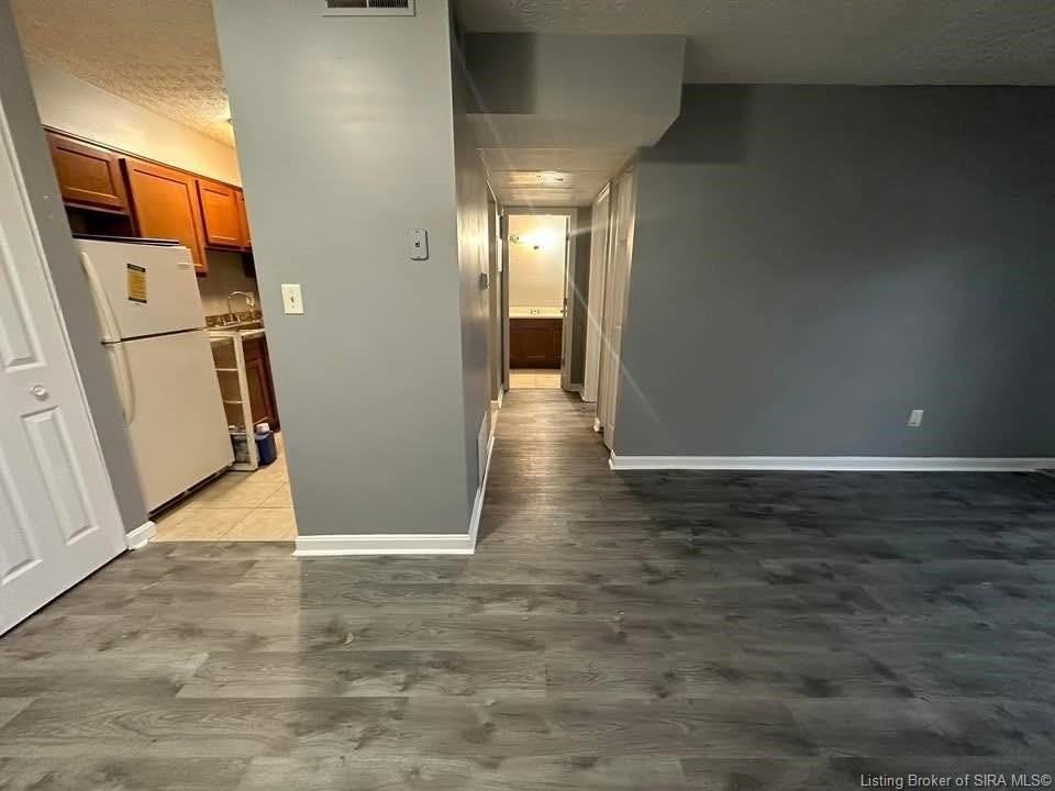 270 N School St - Photo 2 of 9