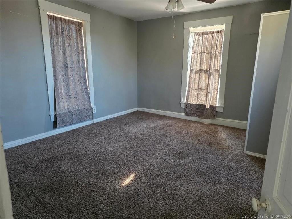 440 E Chestnut St - Photo 4 of 9