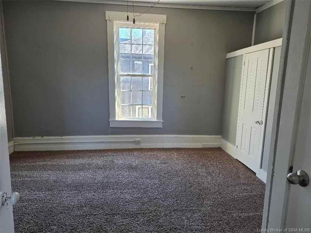 440 E Chestnut St - Photo 5 of 9