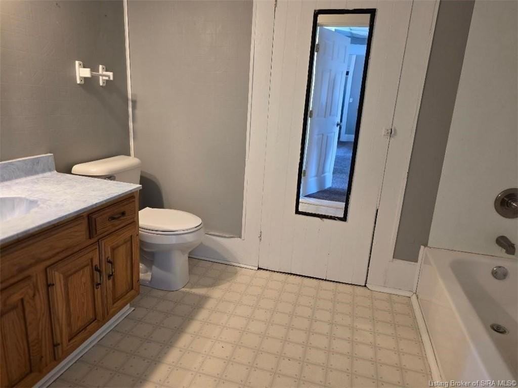 440 E Chestnut St - Photo 7 of 9