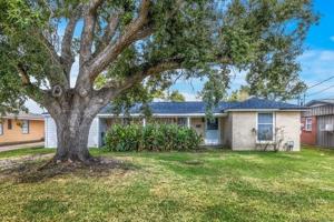 featured image of 417 E Claude St