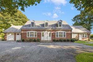 featured image of 8 Brenton Rd Unit 3 #3