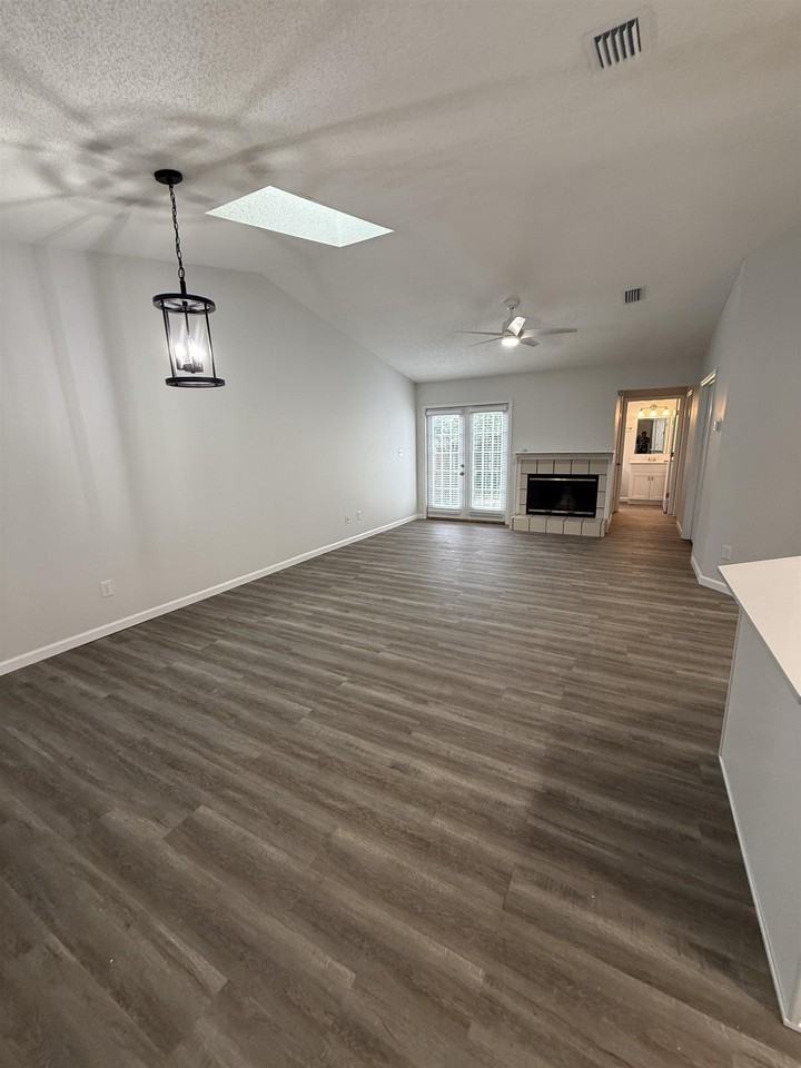 4008 Bothwell Ter - Photo 2 of 15