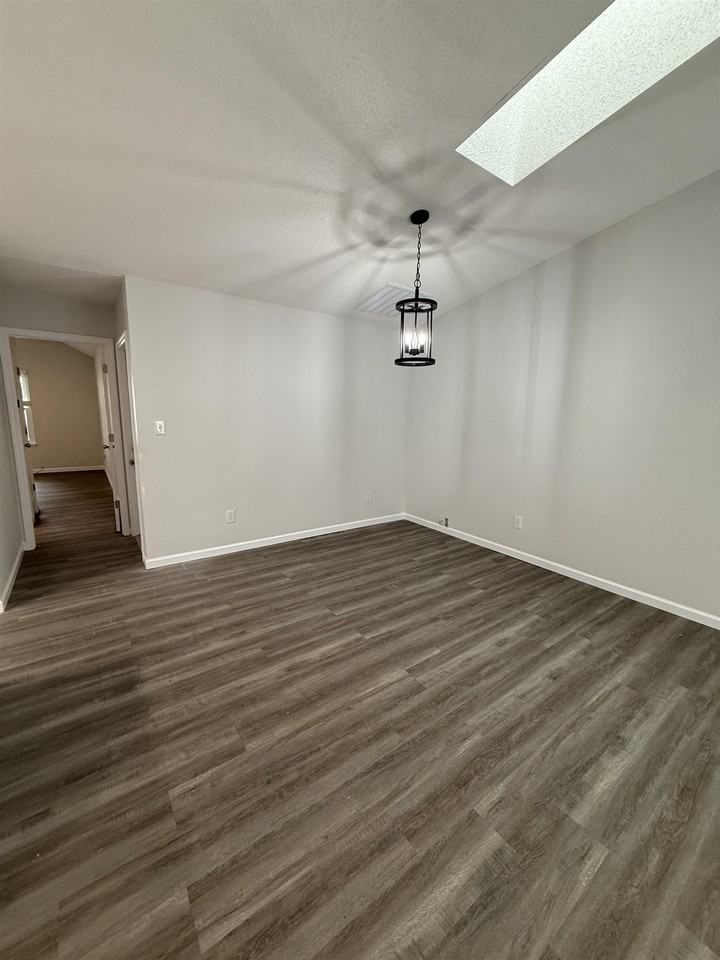 4008 Bothwell Ter - Photo 4 of 15