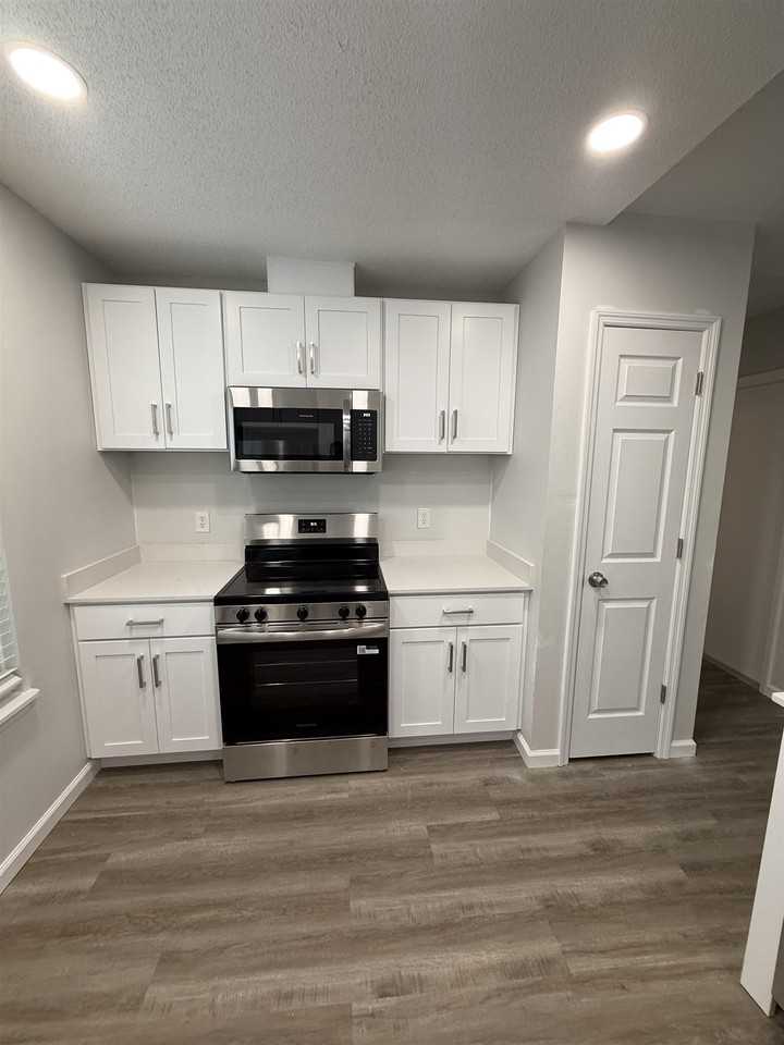 4008 Bothwell Ter - Photo 7 of 15