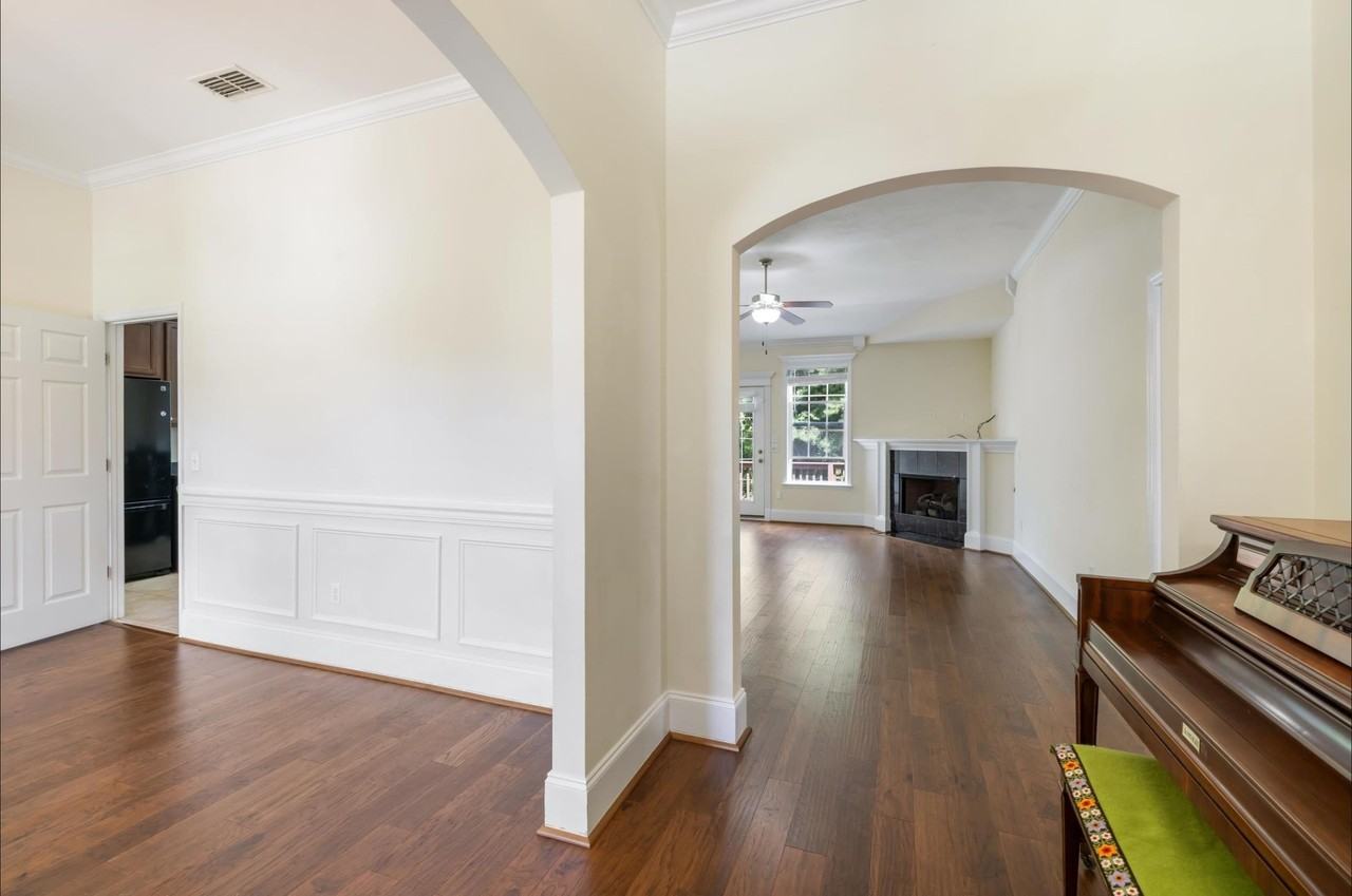 5633 Tecumseh Dr - Photo 3 of 31