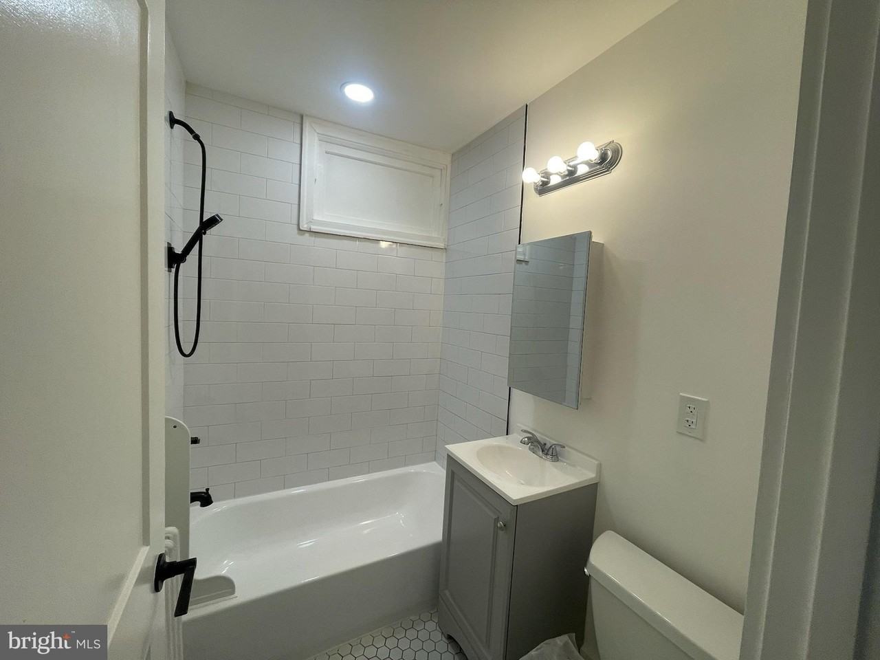 5911 13th St Nw Apt 4 #4 - Photo 7 of 13