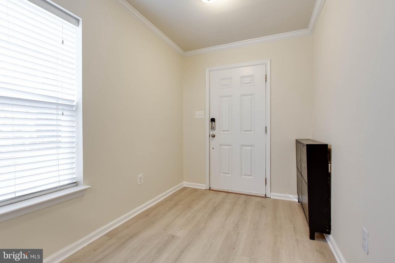 1919 Beckman Ter - Photo 5 of 48