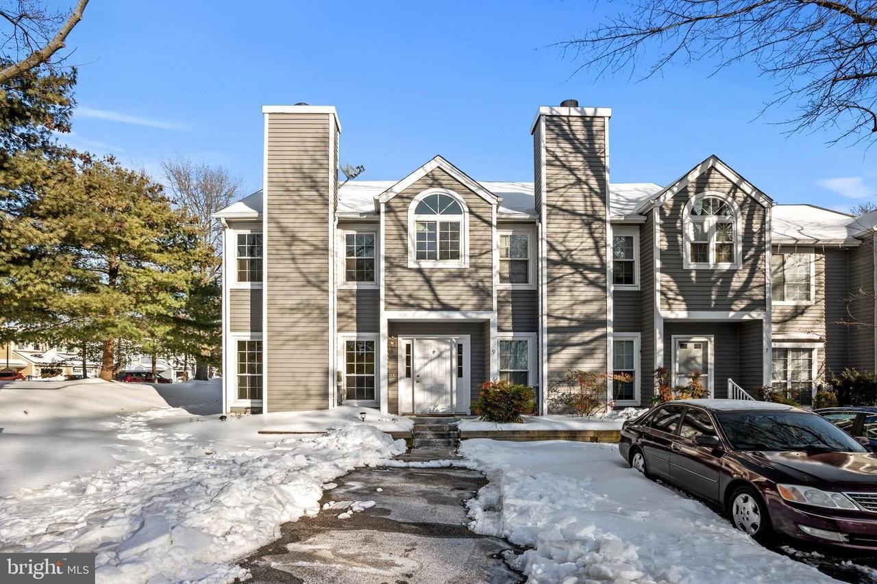 9 Edgewood Green Ct - Photo 2 of 20