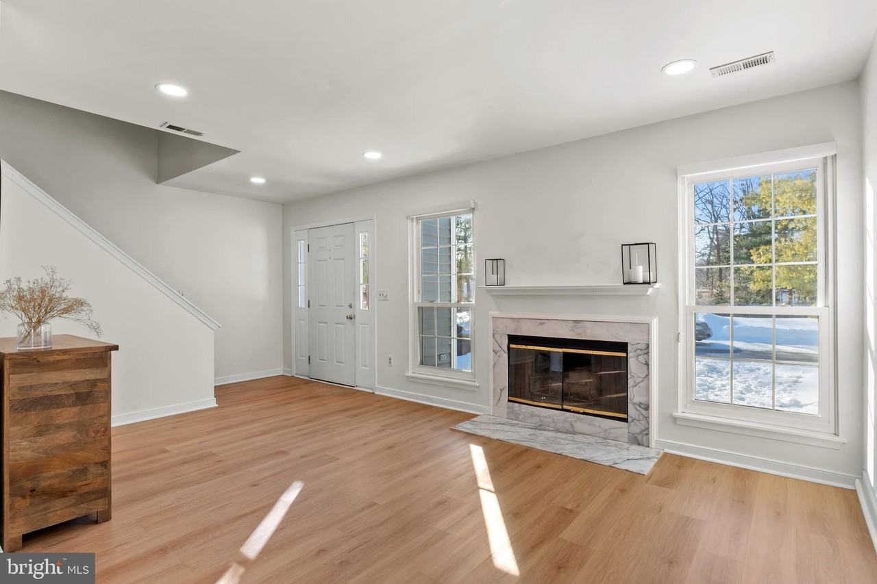 9 Edgewood Green Ct - Photo 4 of 20