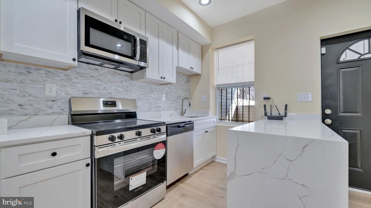 307 S Smallwood St - Photo 2 of 19