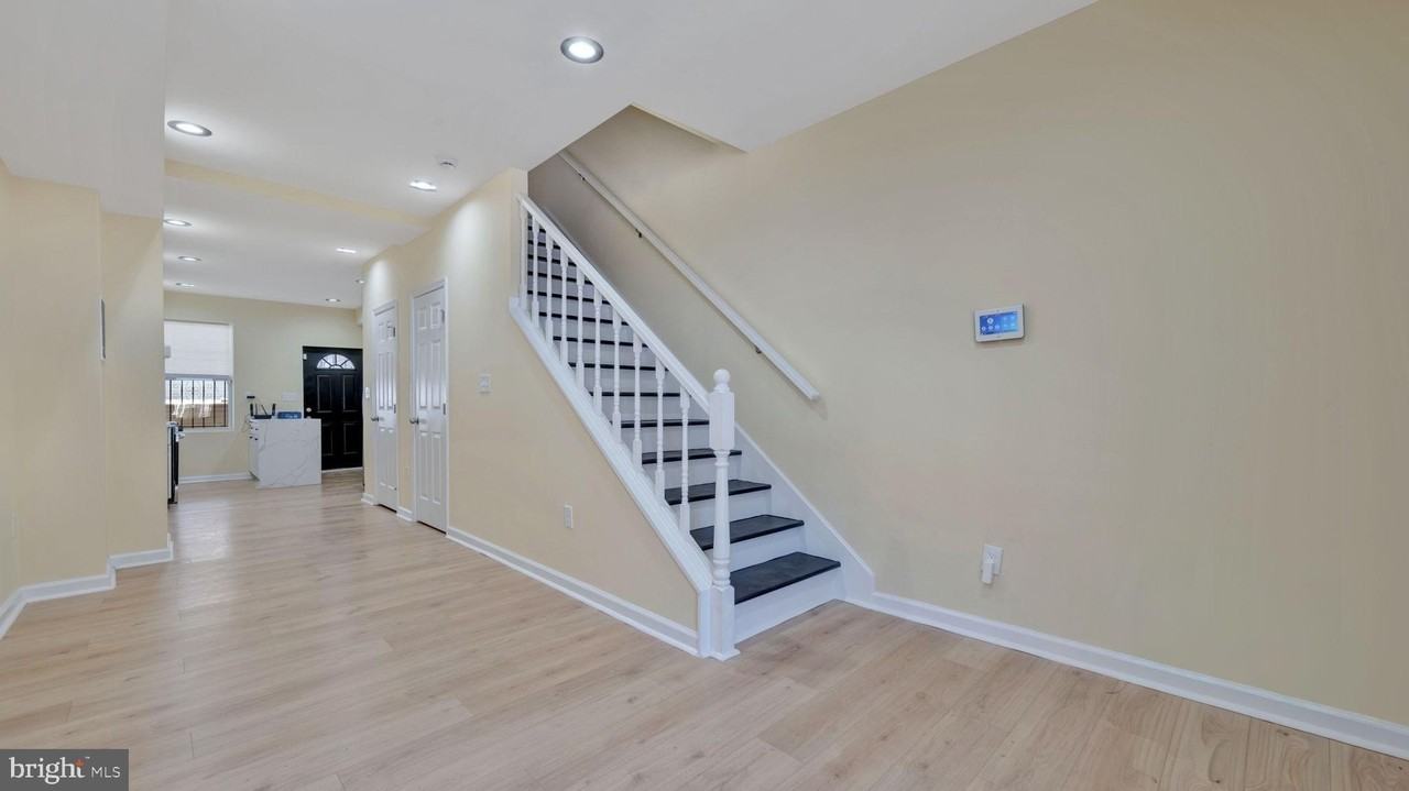 307 S Smallwood St - Photo 5 of 19