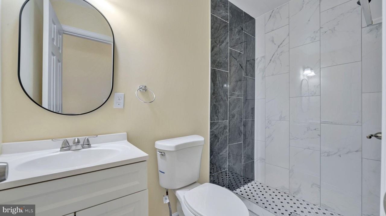 307 S Smallwood St - Photo 6 of 19