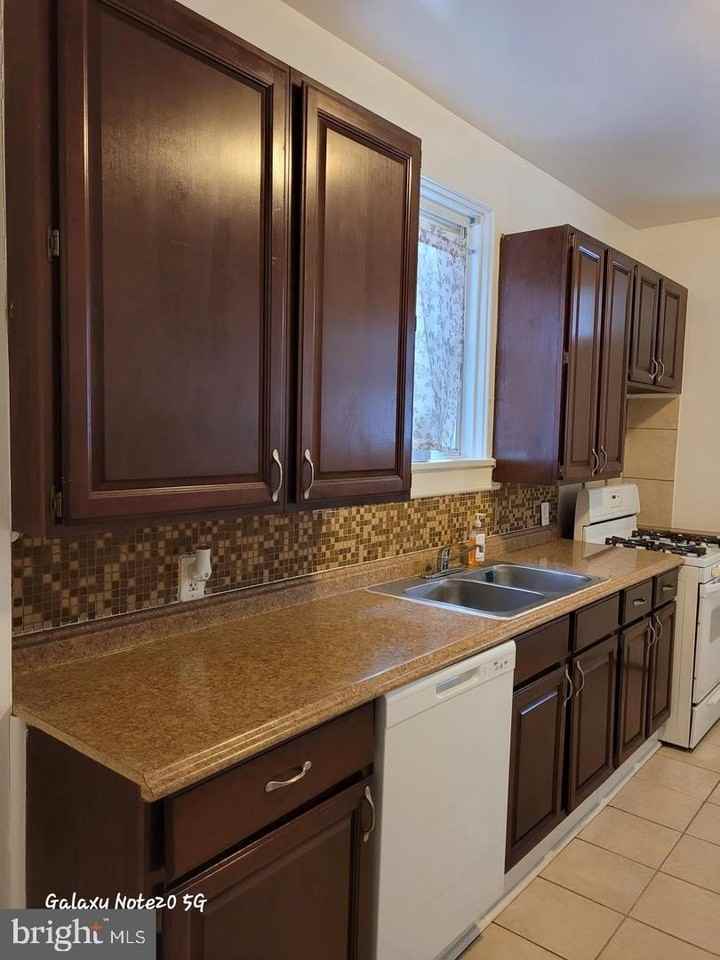 5632 Belair Rd - Photo 4 of 32