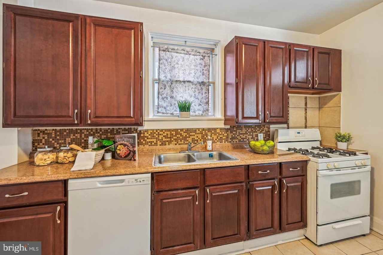 5632 Belair Rd - Photo 5 of 32