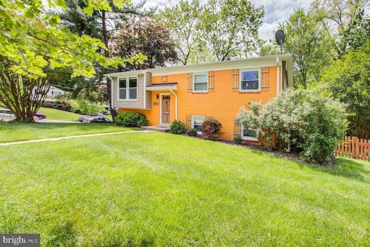 10108 Kohler Rd - Photo 2 of 32