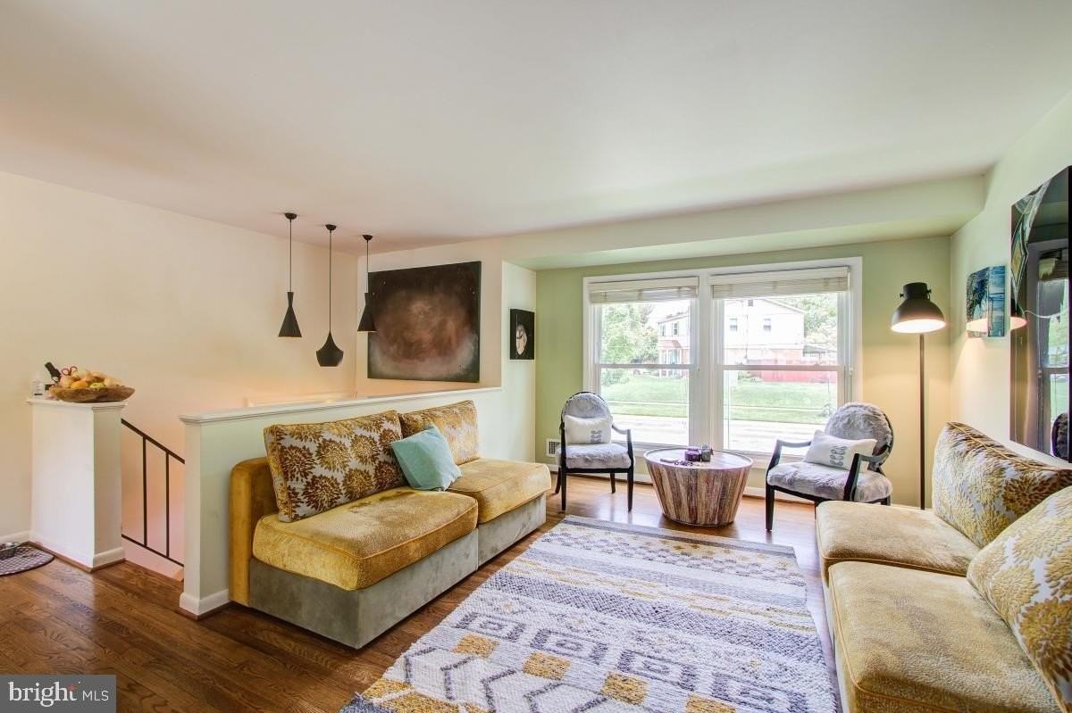 10108 Kohler Rd - Photo 6 of 32