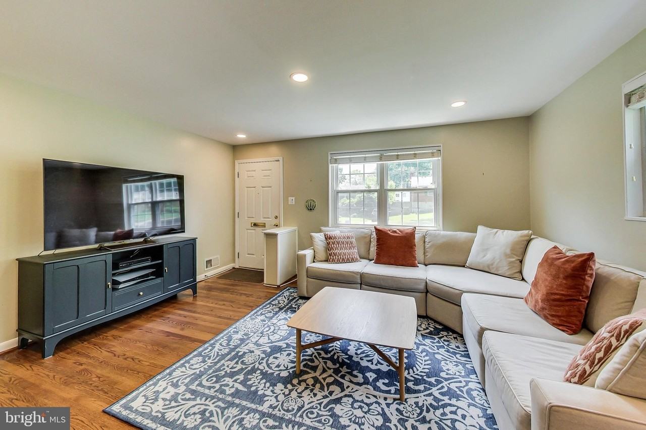 4715 Oxbow Rd - Photo 3 of 35