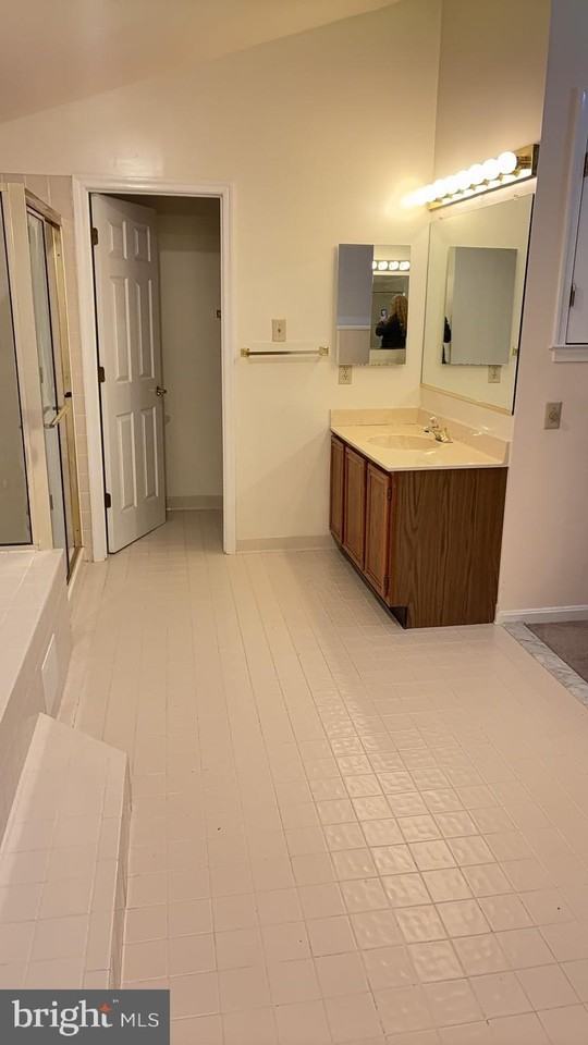 9208 Oregold Ct - Photo 2 of 10